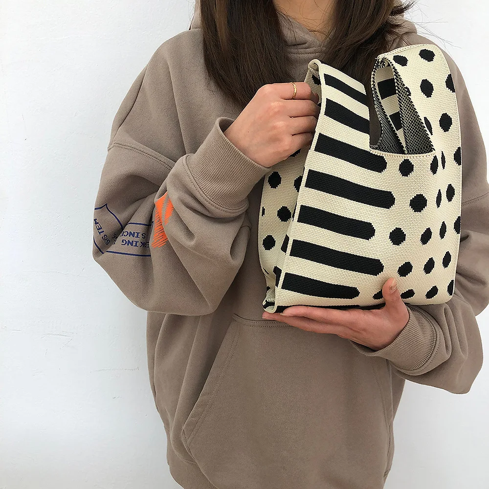 Design French black and white polka dot knitted bags spring and summer new handbags fashion underarm bags women's bags mini bag
Design French black and white polka dot knitted bags spring and summer new handbags fashion underarm bags women's bags mini bag