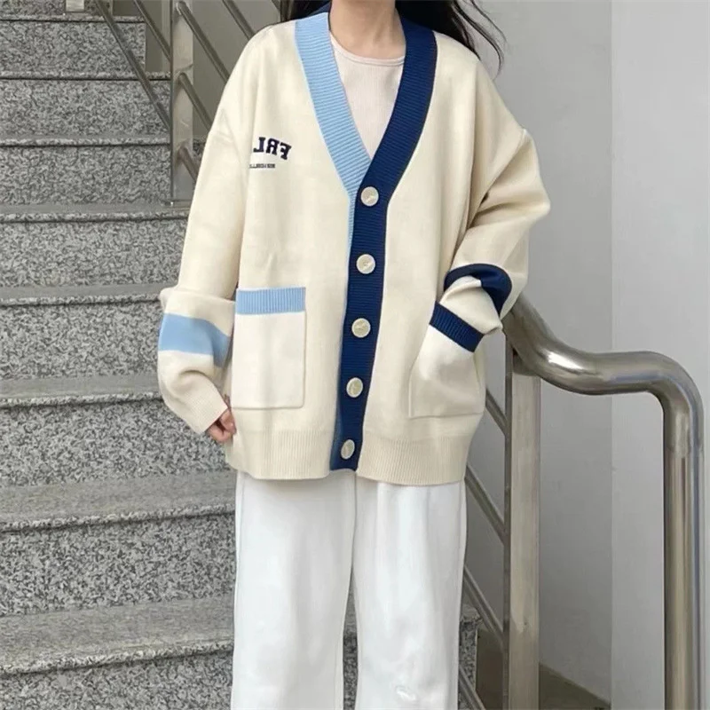 Knitted Cardigan Women Autumn New Color Matching V-neck Loose Japanese College All-match Sweater Ladies Coat Tops Streetwear
Knitted Cardigan Women Autumn New Color Matching V-neck Loose Japanese College All-match Sweater Ladies Coat Tops Streetwear
