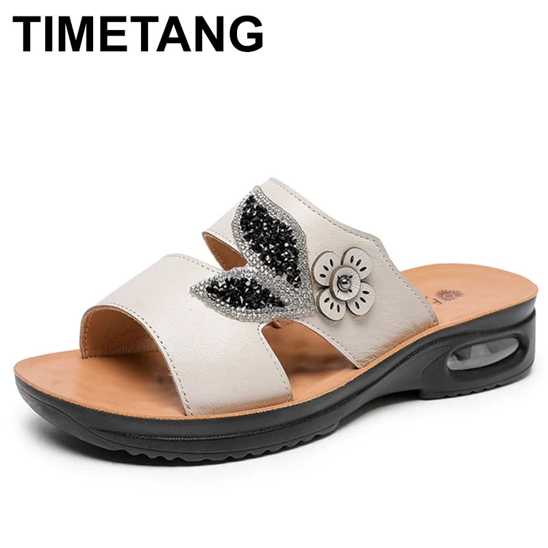 Женские сандалии из натуральной кожи, на нескользящей танкетке
Женские сандалии из натуральной кожи, на нескользящей танкетке