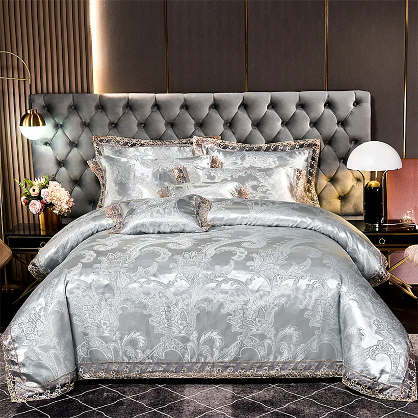 Silver Jacquard Lace Bed Sheet Set Linens Home Bedroom Textile Satin Duvet Cover Luxury Euro Comforter Bedding Set Bedclothes
Silver Jacquard Lace Bed Sheet Set Linens Home Bedroom Textile Satin Duvet Cover Luxury Euro Comforter Bedding Set Bedclothes