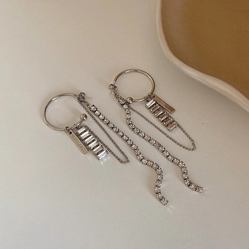 Minar Trendy Shiny Crystal Rhinestones Long Tassel Earring for Women Metallic Beaded Chain Asymmetric Dangle Earrings Jewelry
Minar Trendy Shiny Crystal Rhinestones Long Tassel Earring for Women Metallic Beaded Chain Asymmetric Dangle Earrings Jewelry