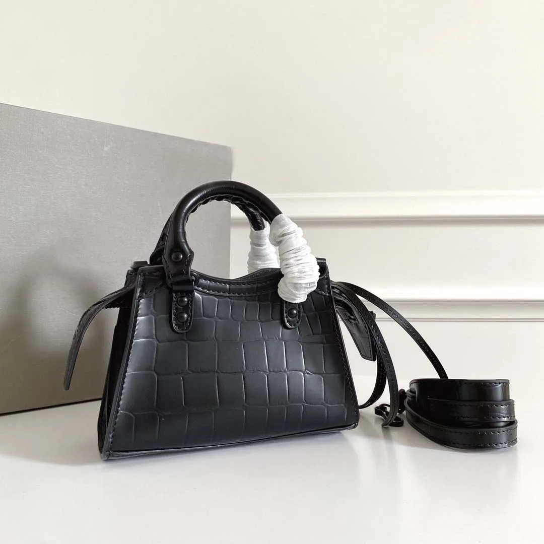 2023 New Classic Fashion Crocodile Pattern Handbag Designer Top Quality Leather Lady'S Shoulder Messenger Bag Small Square Bag
2023 New Classic Fashion Crocodile Pattern Handbag Designer Top Quality Leather Lady'S Shoulder Messenger Bag Small Square Bag