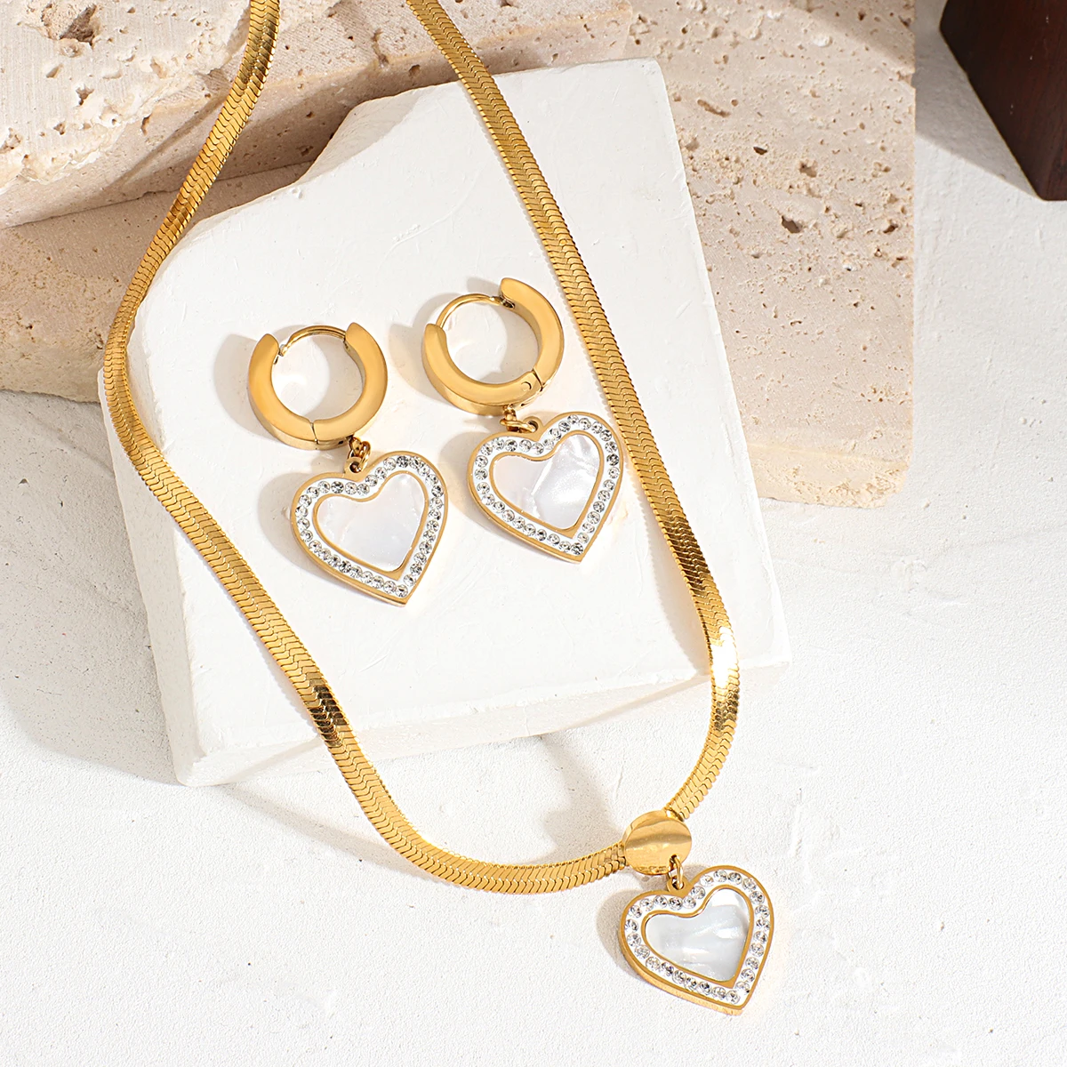 Trendy White Inlay Rhinestones Acrylic Heart Necklace Stainless Steel Herringbone Gold Chain Statement Necklaces for Women Girl
Trendy White Inlay Rhinestones Acrylic Heart Necklace Stainless Steel Herringbone Gold Chain Statement Necklaces for Women Girl