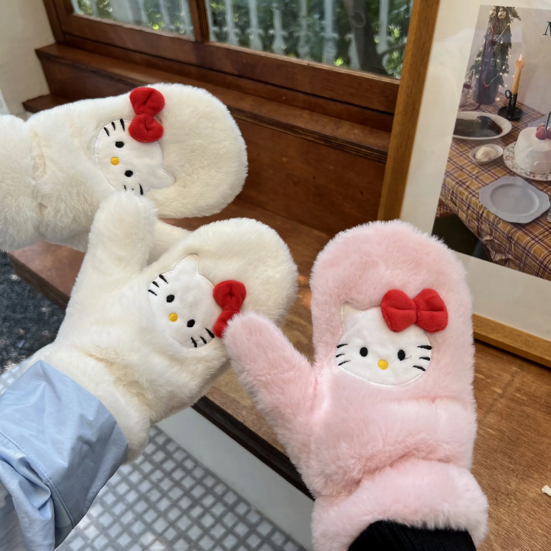 Милые корейские плюшевые перчатки Sanrio с бантом в форме сердца для девочек, Хеллоу Китти, теплые мягкие Симпатичные Студенческие перчатки с ...
Милые корейские плюшевые перчатки Sanrio с бантом в форме сердца для девочек, Хеллоу Китти, теплые мягкие Симпатичные Студенческие перчатки с ...