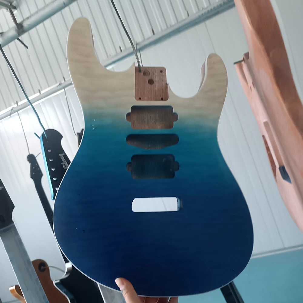China custom ST electric guitar, mahogany body, flame maple guitar, manufacturers straight hair
China custom ST electric guitar, mahogany body, flame maple guitar, manufacturers straight hair