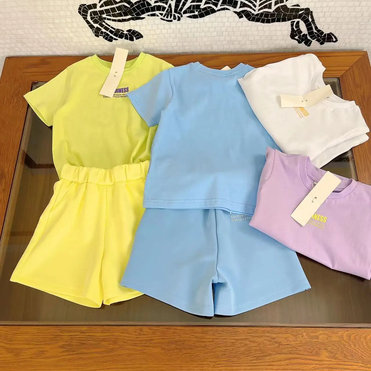Brand Designer Kids Clothes Boys Sets Girls Summer Clothes Children Letter Short Sleeve Cotton T-Shirt Shorts Suit Casual Wear
Brand Designer Kids Clothes Boys Sets Girls Summer Clothes Children Letter Short Sleeve Cotton T-Shirt Shorts Suit Casual Wear