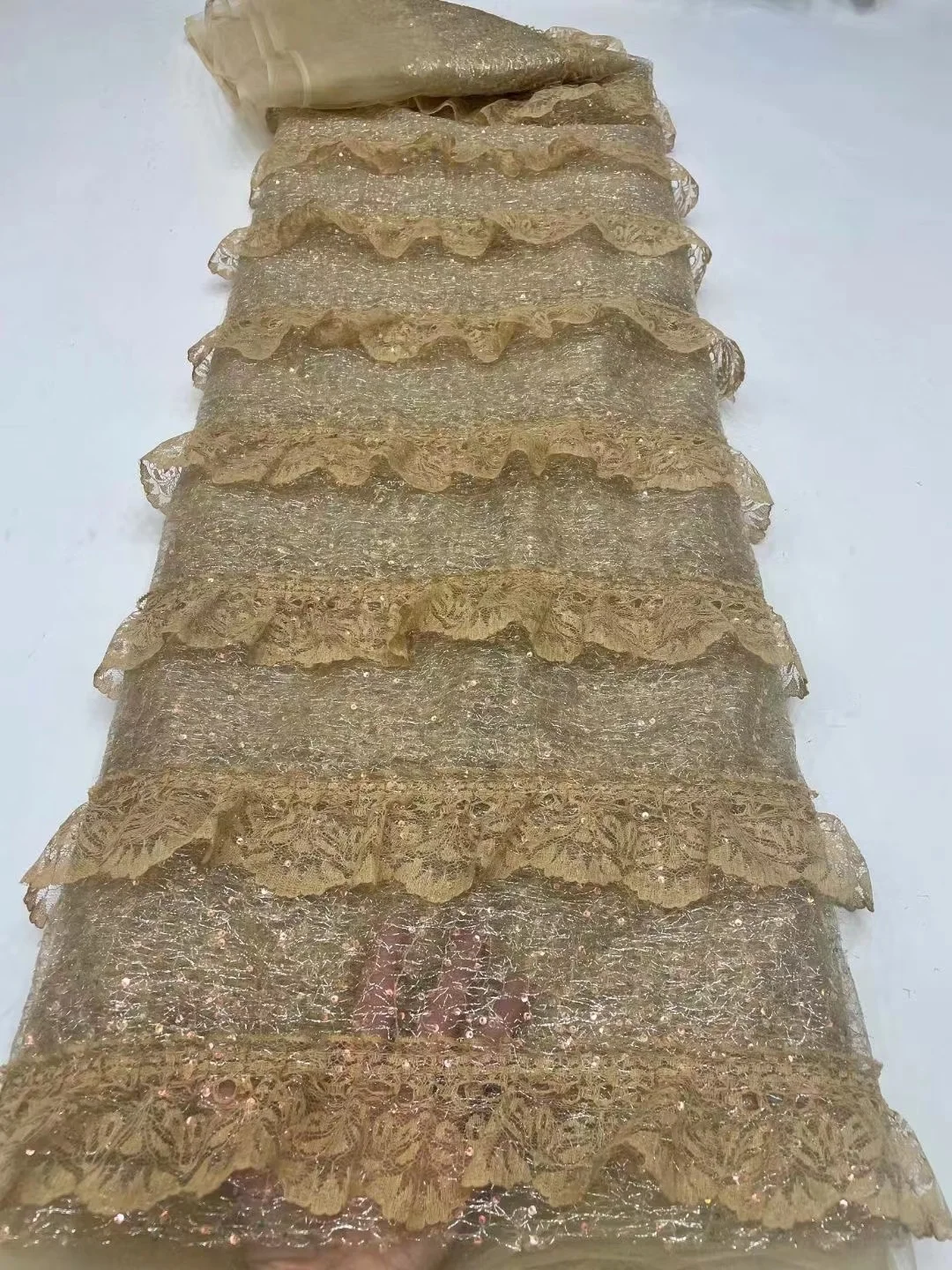 Latest GOLD African Lace Fabric With Sequins 2022 High Quality Nigerian Dubai Style Lace Fabric French Mesh Lace Fabric
Latest GOLD African Lace Fabric With Sequins 2022 High Quality Nigerian Dubai Style Lace Fabric French Mesh Lace Fabric