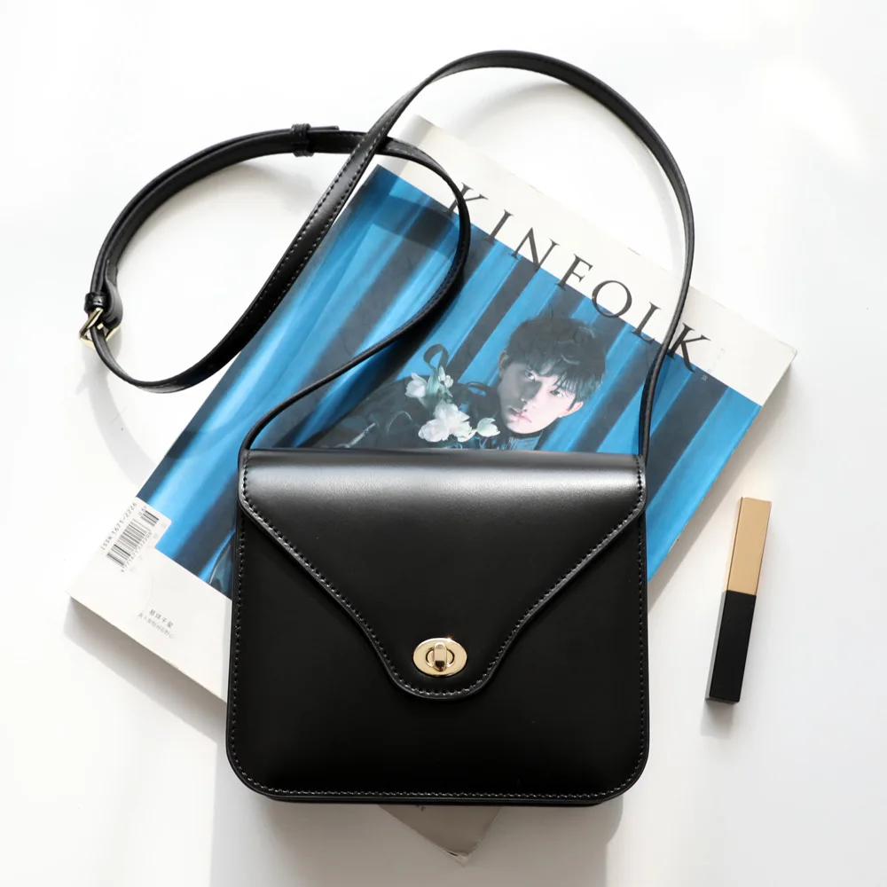 New Shoulder Bag Cowhide Retro Messenger Bag Simple Envelope Package Small Square Bag Female Commuter Square Bags
New Shoulder Bag Cowhide Retro Messenger Bag Simple Envelope Package Small Square Bag Female Commuter Square Bags