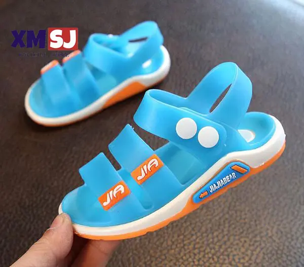 Сандалии для маленьких мальчиков, пляжные босоножки, ПВХ, Лидер продаж, летняя дешевая обувь для начальной школы
Сандалии для маленьких мальчиков, пляжные босоножки, ПВХ, Лидер продаж, летняя дешевая обувь для начальной школы