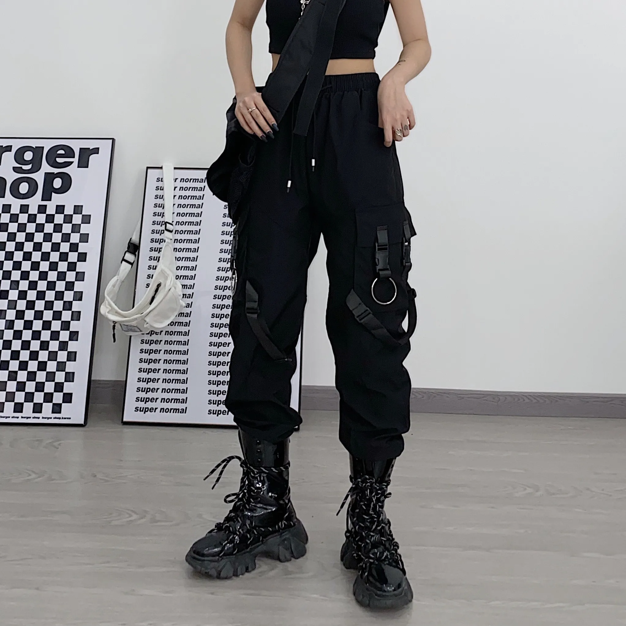 Punk Style Black Overalls Women Streetwear Oversized Cargo Pants Loose Vibe Style Trousers Joggers Female
Punk Style Black Overalls Women Streetwear Oversized Cargo Pants Loose Vibe Style Trousers Joggers Female