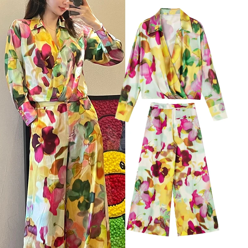 New 2 Piece Set Suits Women 2022 New Fashion Slim Print V-Neck Women Suits Casual Chic Pants Youth Suits Fashion Vacation Suits
New 2 Piece Set Suits Women 2022 New Fashion Slim Print V-Neck Women Suits Casual Chic Pants Youth Suits Fashion Vacation Suits