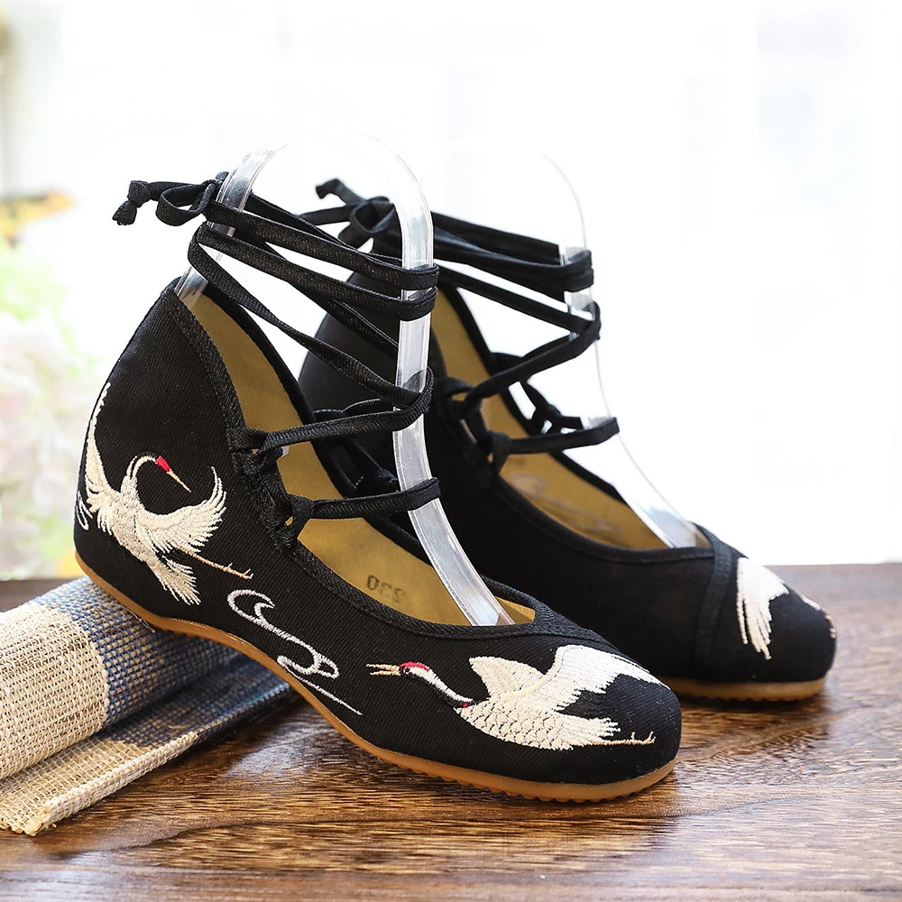Comemore Embroidered Flats Women Pumps Lace Up Strappy Flats Chinese Style Ladies Sandals Embroidery Women's Shoes Summer 2022
Comemore Embroidered Flats Women Pumps Lace Up Strappy Flats Chinese Style Ladies Sandals Embroidery Women's Shoes Summer 2022