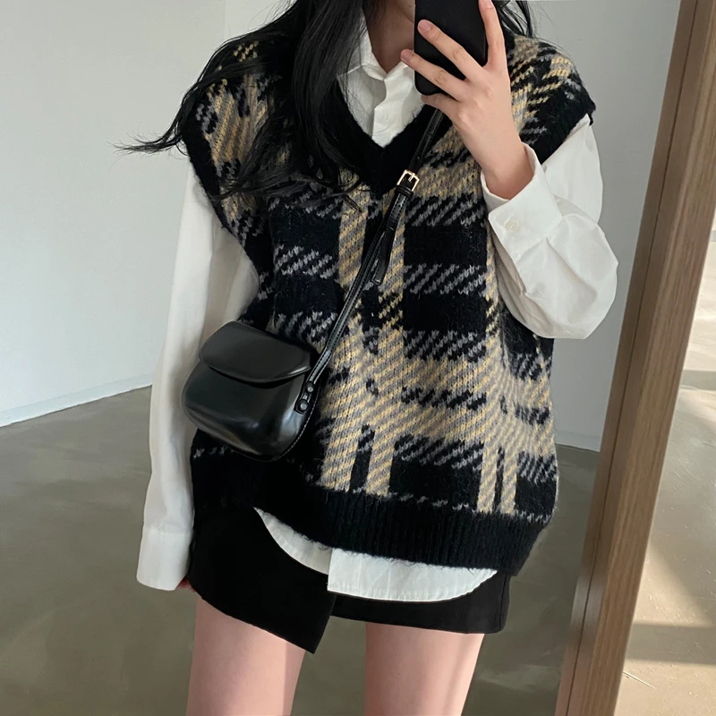 Preppy Style Women's Knitted Vest Plaid Autumn Winter Pullover V-Neck Female Chic Harajuku Retro Sleeveless Sweater for Women
Preppy Style Women's Knitted Vest Plaid Autumn Winter Pullover V-Neck Female Chic Harajuku Retro Sleeveless Sweater for Women