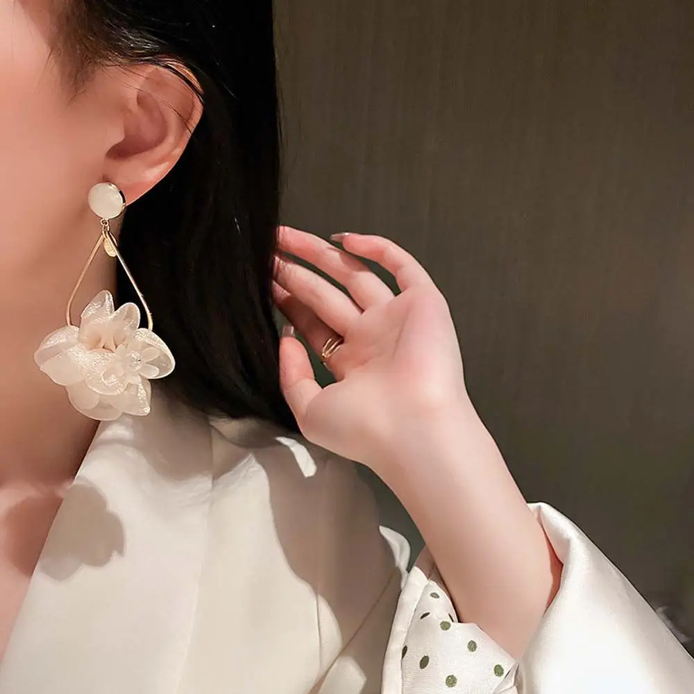 Exaggerated Large Flower Dangle Earrings Fairy Aesthetic Mesh Yarn Flower Earrings Super Flash Rhinestone Inlaid Earrings
Exaggerated Large Flower Dangle Earrings Fairy Aesthetic Mesh Yarn Flower Earrings Super Flash Rhinestone Inlaid Earrings