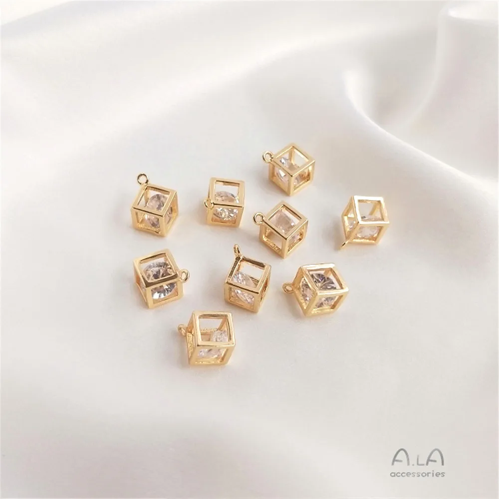 Zircon crystal three-dimensional square pendant smart pendant DIY earpiece necklace pendant
Zircon crystal three-dimensional square pendant smart pendant DIY earpiece necklace pendant
