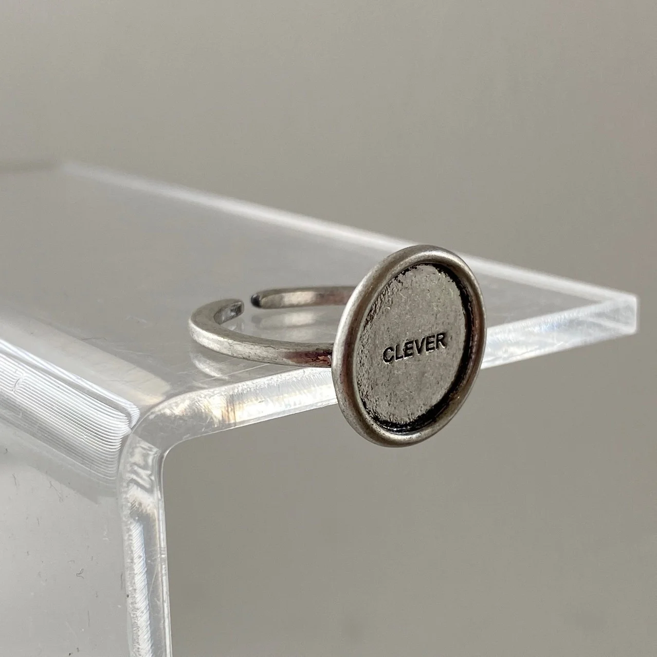 Circle Q Letter Ring for Women Fashion Geometric Opening Looks Good to Match R3/1
Circle Q Letter Ring for Women Fashion Geometric Opening Looks Good to Match R3/1