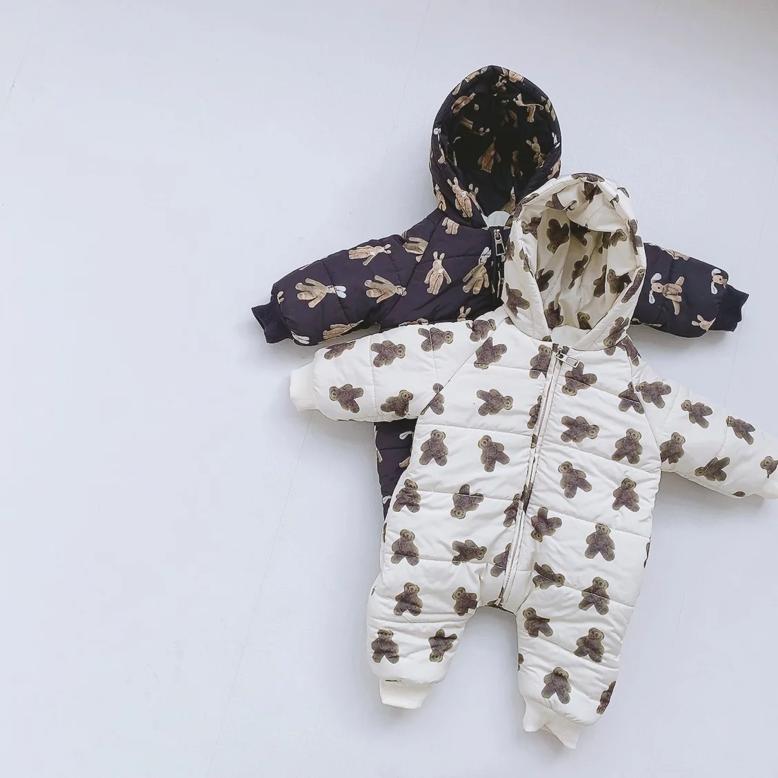 Baby's cotton padded clothes, baby's winter clothes, baby's hooded baby's crawling clothes, romper clothes 
Baby's cotton padded clothes, baby's winter clothes, baby's hooded baby's crawling clothes, romper clothes
