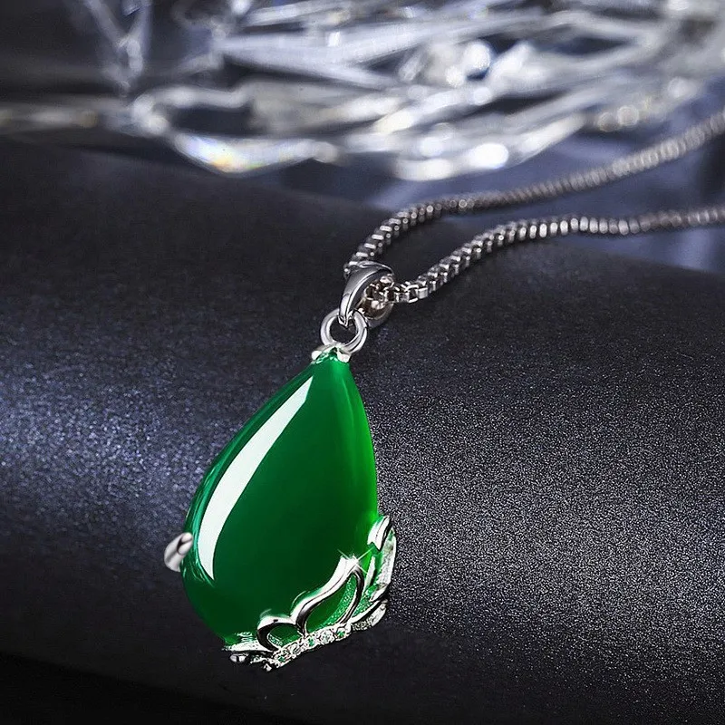 S925 Silver Necklace Women's Green Jade Medal Butterfly Pendant Fashion Jewelry European, American, and Korean Version Fashion
S925 Silver Necklace Women's Green Jade Medal Butterfly Pendant Fashion Jewelry European, American, and Korean Version Fashion