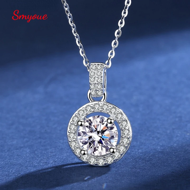 Smyoue D Color 100% Moissanite Round Pendant for Women Top Quality 925 Sterling Silver 1CT Moissanite Necklace Girlfriend Gift
Smyoue D Color 100% Moissanite Round Pendant for Women Top Quality 925 Sterling Silver 1CT Moissanite Necklace Girlfriend Gift