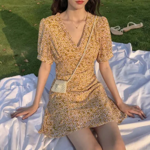 Spring Dress Women Elegant 2022 Plaid Night Club Party Floral Dress For Female Flower Dress Pleated Wave Cut
Spring Dress Women Elegant 2022 Plaid Night Club Party Floral Dress For Female Flower Dress Pleated Wave Cut