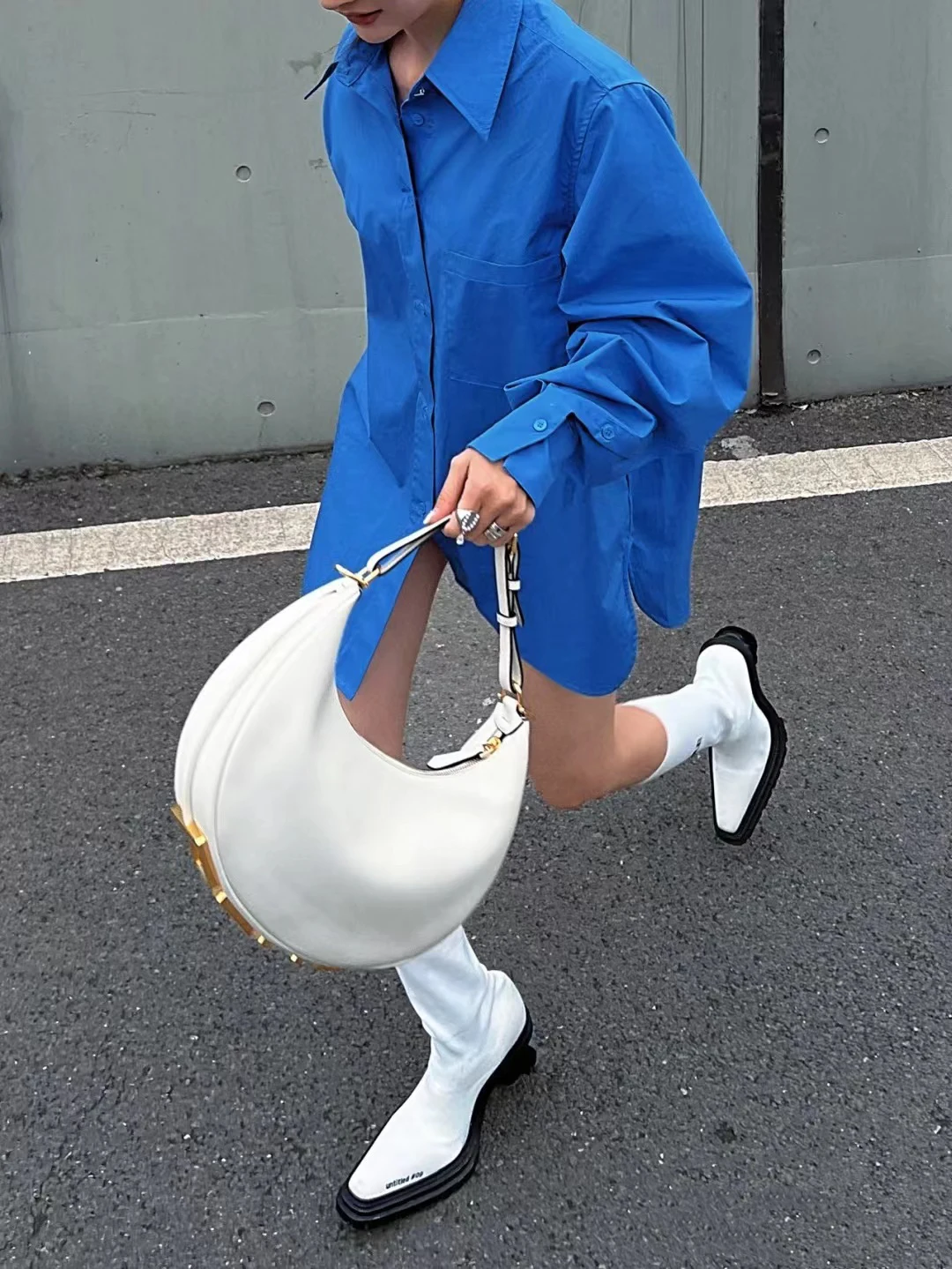 High quality fashion new top cowhide crescent women's bag trend shoulder bag large capacity letter casual handbag wrist bag
High quality fashion new top cowhide crescent women's bag trend shoulder bag large capacity letter casual handbag wrist bag