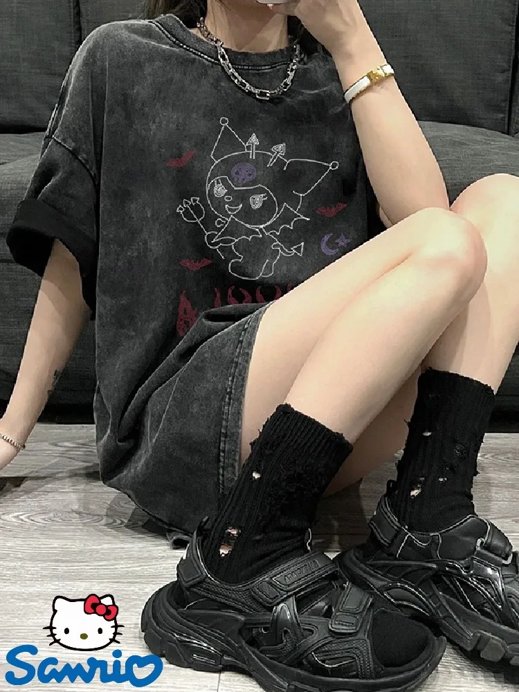 Sanrio Kawaii Kuromi аниме короткий рукав мультфильм Милая Y2k модная футболка Летняя свободная тонкая хлопковая Милая футболка для девочек подарок на день рождения
Sanrio Kawaii Kuromi аниме короткий рукав мультфильм Милая Y2k модная футболка Летняя свободная тонкая хлопковая Милая футболка для девочек подарок на день рождения
