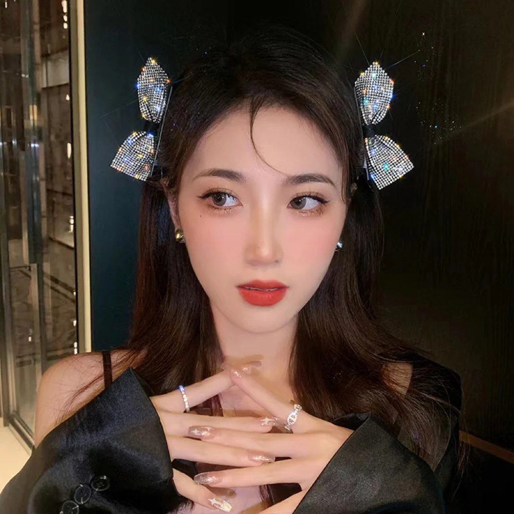 2Pcs Crystal Bow Hair Clips Vintage Shiny Bowknot Side Hairpin Cute Girls Barrettes Headdress Hair Accessories for Women Gifts
2Pcs Crystal Bow Hair Clips Vintage Shiny Bowknot Side Hairpin Cute Girls Barrettes Headdress Hair Accessories for Women Gifts