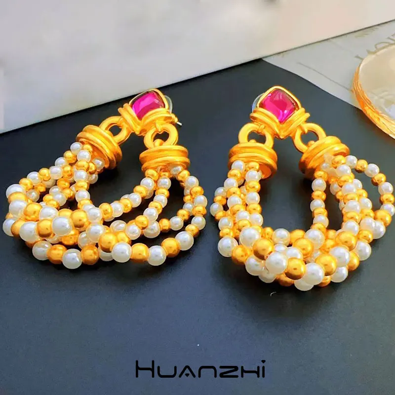 Multilayer Tassel White Pearl Beads Red Zircon Metal Eardrop for Women Girl Luxury Vintage Earring HUANZHI 2023 NEW
Multilayer Tassel White Pearl Beads Red Zircon Metal Eardrop for Women Girl Luxury Vintage Earring HUANZHI 2023 NEW