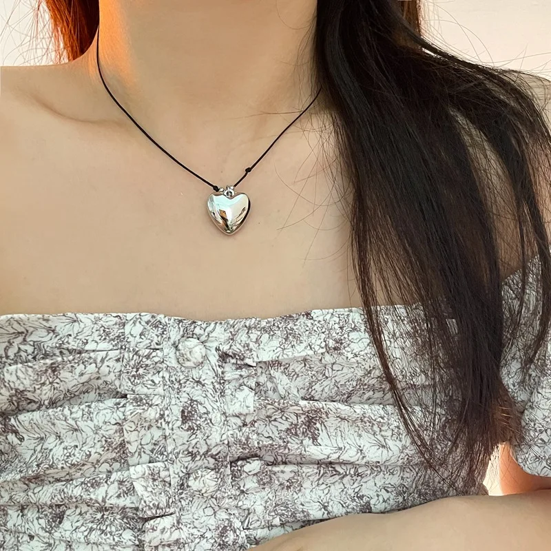 Korean Trend Cute Silver Color Metal Heart Pendant Adjustable Necklace For Women Sweet Cool Y2K Personality Jewelry Accessories
Korean Trend Cute Silver Color Metal Heart Pendant Adjustable Necklace For Women Sweet Cool Y2K Personality Jewelry Accessories