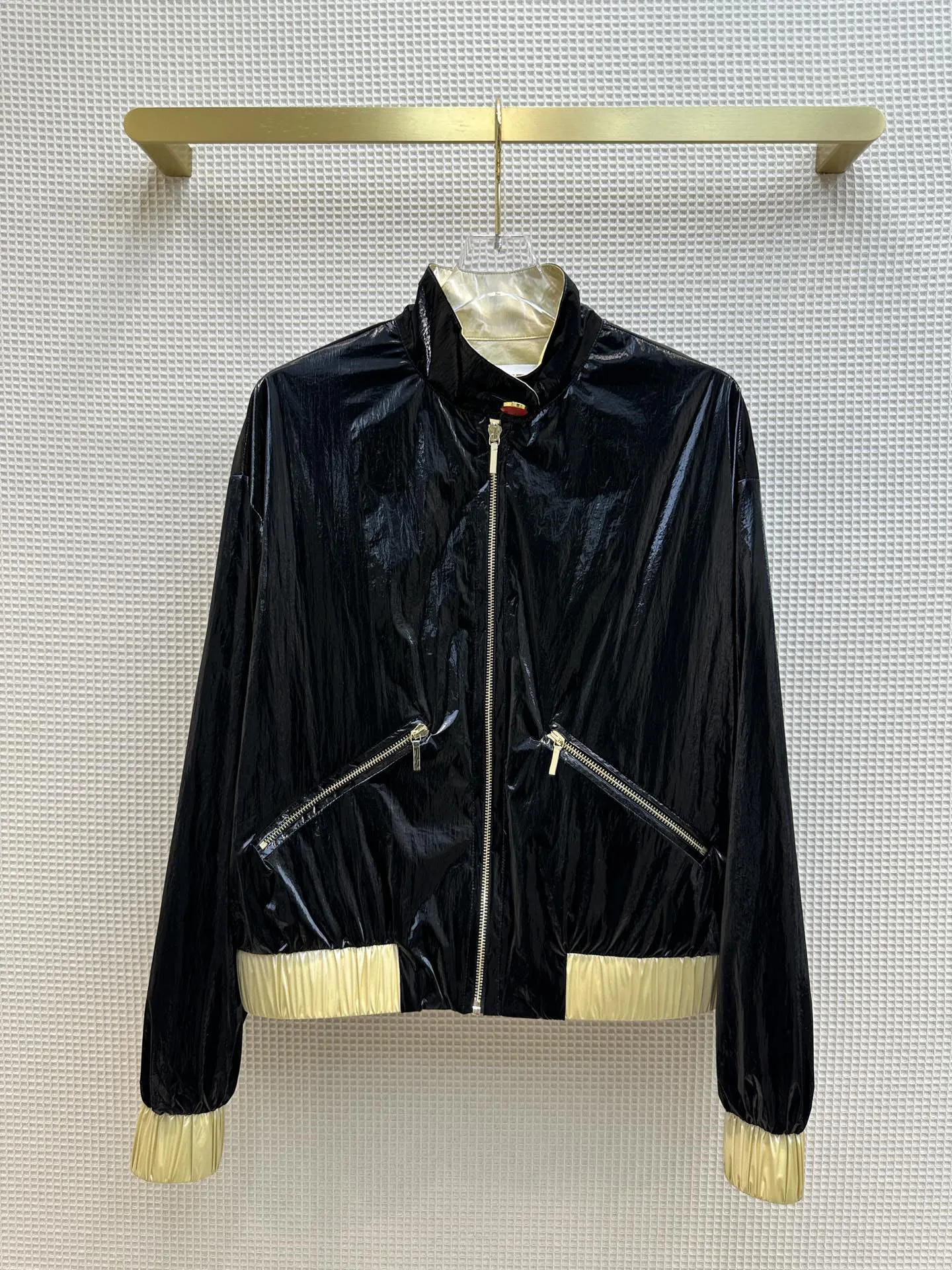 Lightweight stand collar jacket pocket zipper design casual fashion 2023 summer new style 0315
Lightweight stand collar jacket pocket zipper design casual fashion 2023 summer new style 0315