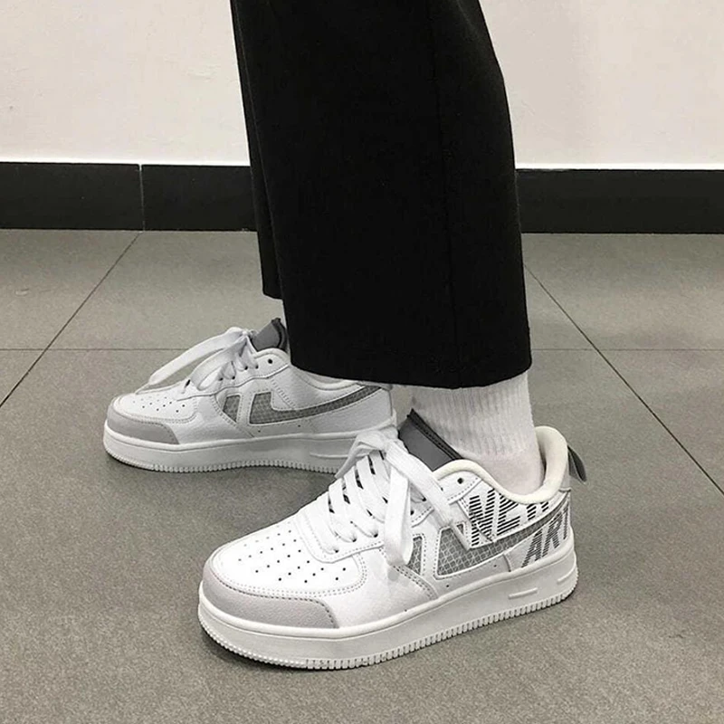 White Sneakers Reflective Platform Women Shoes Spring Summer Casual Vulcanized Shoes Women Sneakers Breathable Running Shoes
White Sneakers Reflective Platform Women Shoes Spring Summer Casual Vulcanized Shoes Women Sneakers Breathable Running Shoes