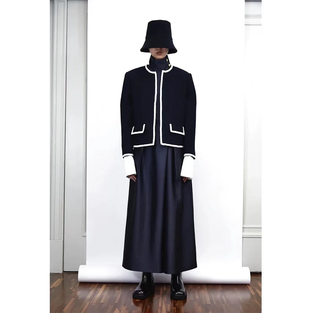 2023 autumn and winter new retro elegant navy blue tweed white edge wool round neck shoulder pad jacket women
2023 autumn and winter new retro elegant navy blue tweed white edge wool round neck shoulder pad jacket women