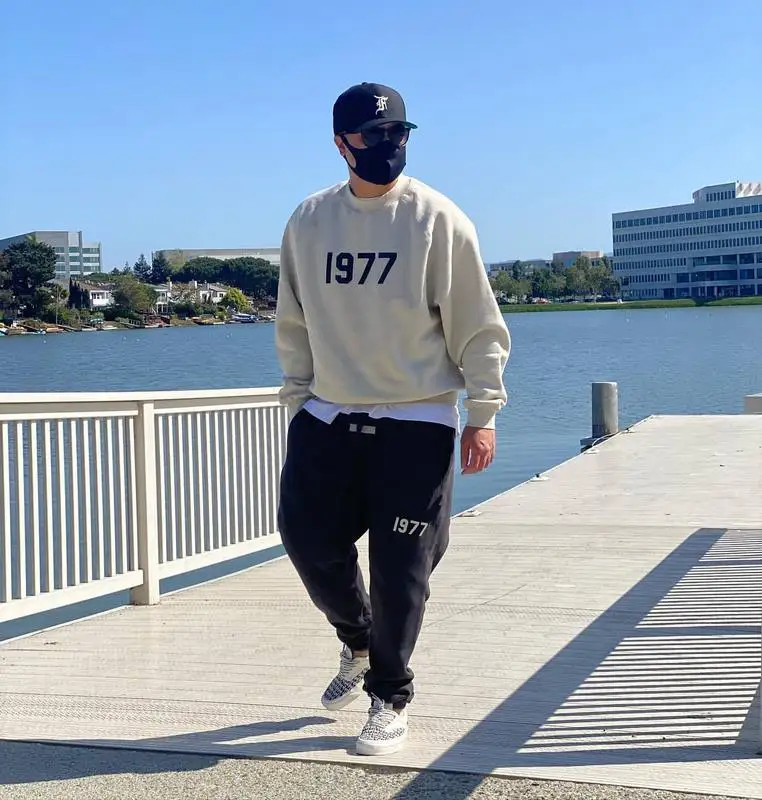 1:1 Version ESSENTIALS CREWNECK Hoodie Men Women Couple 100% Cotton Sweatshirt Hip Hop High Street Oversize Casual FG Pullovers
1:1 Version ESSENTIALS CREWNECK Hoodie Men Women Couple 100% Cotton Sweatshirt Hip Hop High Street Oversize Casual FG Pullovers