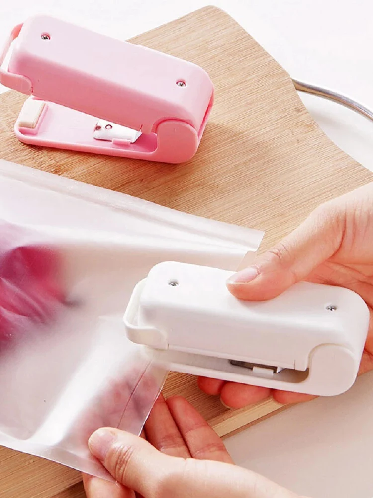 Mini Handy Sealing Machine Portable Bag Sealer Heat Package Machines Snacks Fruits Thermal Plastic Food Closure Kitchen Gadgets
Mini Handy Sealing Machine Portable Bag Sealer Heat Package Machines Snacks Fruits Thermal Plastic Food Closure Kitchen Gadgets
