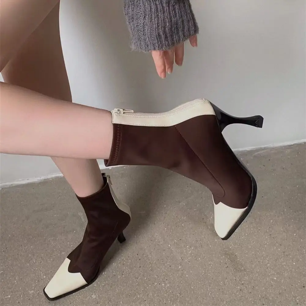 Ботильоны женские эластичные на высоком тонком каблуке, с молнией сзади 
Ботильоны женские эластичные на высоком тонком каблуке, с молнией сзади