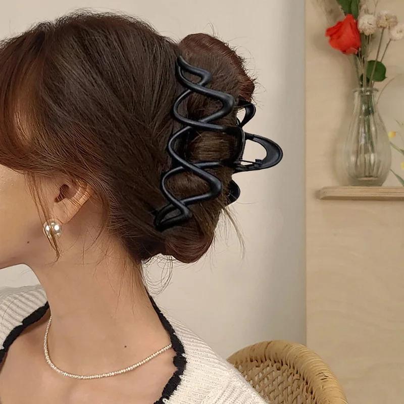 Fashion Large Metal Waves Hair Claw Clip Punk Style Hair Claws Barrettes Women Vintage Ponytail Claw Clip Hair Accessories Gifts
Fashion Large Metal Waves Hair Claw Clip Punk Style Hair Claws Barrettes Women Vintage Ponytail Claw Clip Hair Accessories Gifts
