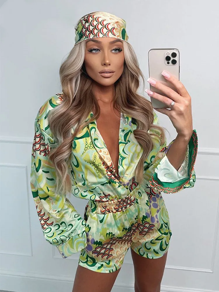 2pcs Beach Styles Satin Sets Women Fashion Scenery Pattern Button-down Shirts and Shorts 2022 New Summer Casual Sets
2pcs Beach Styles Satin Sets Women Fashion Scenery Pattern Button-down Shirts and Shorts 2022 New Summer Casual Sets