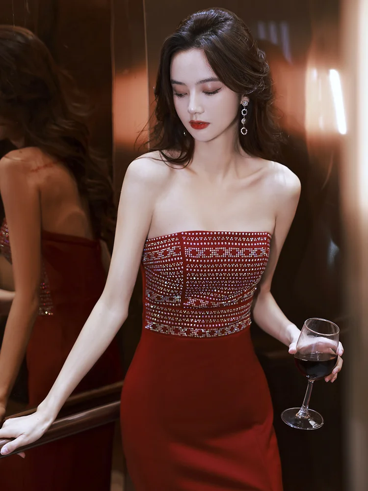Dresses with a bra, evening dress, female banquet style, new 2023 red fishtail long dress, host, and high-end feeling
Dresses with a bra, evening dress, female banquet style, new 2023 red fishtail long dress, host, and high-end feeling