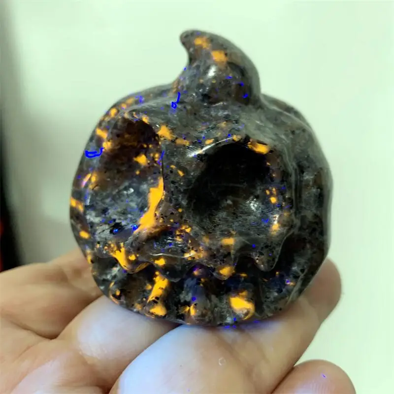 Skulls Yooperlite Pumpkin Figurine Natural Crystal Quartz Reiki Healing Hand Carved Home Halloween Decoration Gift 1pcs
Skulls Yooperlite Pumpkin Figurine Natural Crystal Quartz Reiki Healing Hand Carved Home Halloween Decoration Gift 1pcs