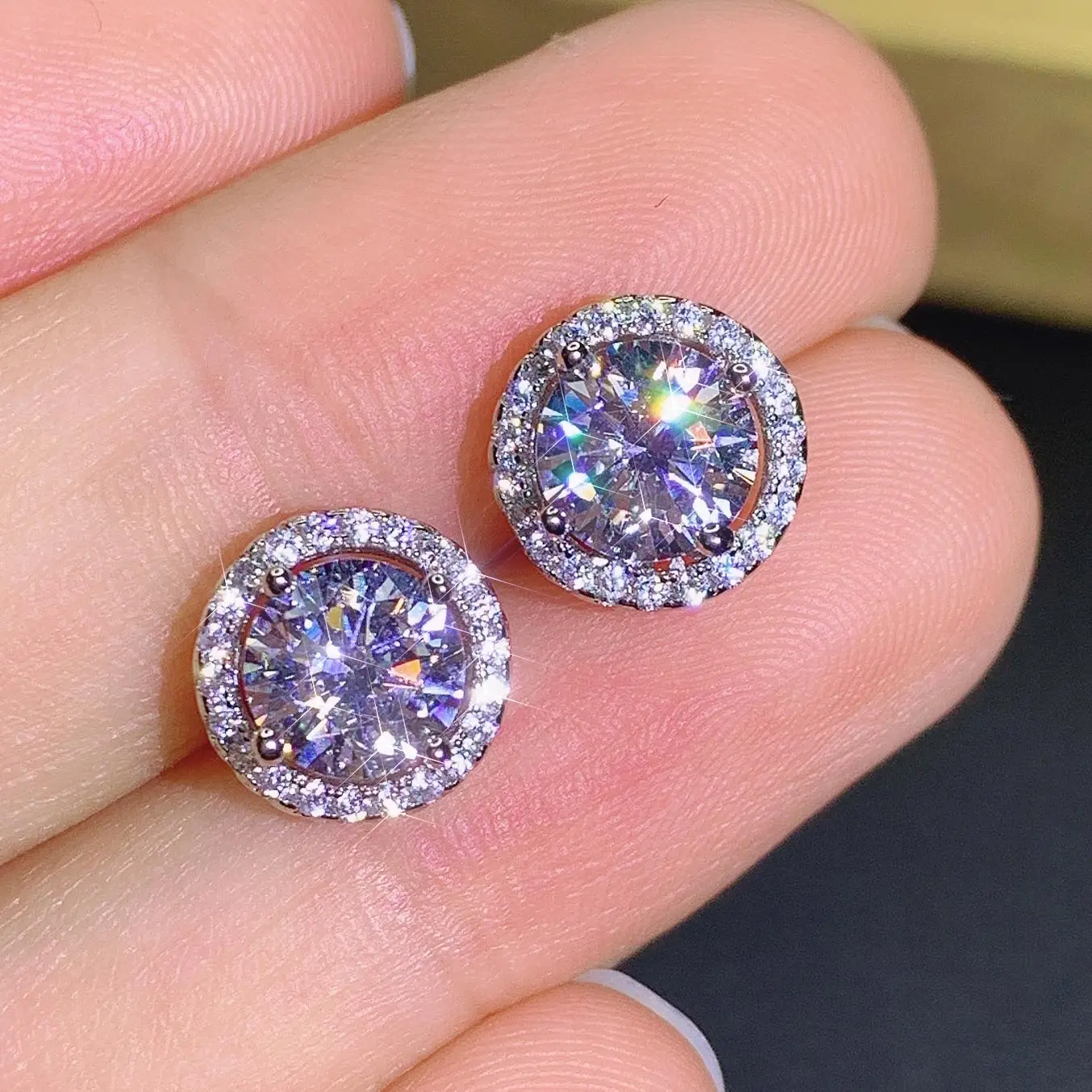 UhBinyca Luxury Crystal AAA Zirconia Stud Earrings for Women Vintage Silver Color Wedding Earring CZ Fashion Jewelry Female Gift
UhBinyca Luxury Crystal AAA Zirconia Stud Earrings for Women Vintage Silver Color Wedding Earring CZ Fashion Jewelry Female Gift