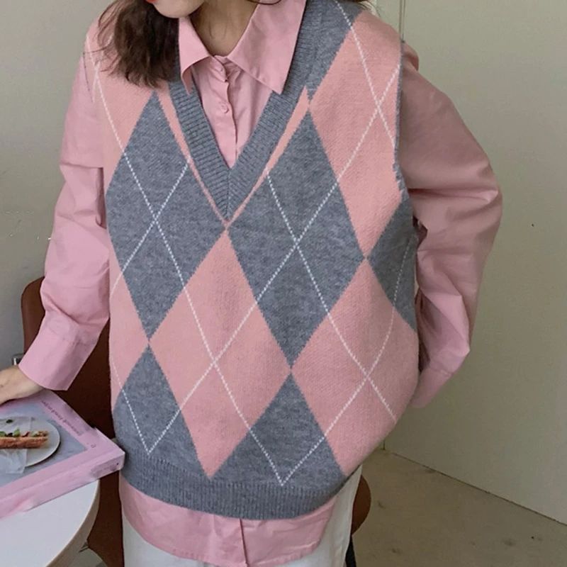 V Neck Argyle Knitted Vest Women Color Block Casual Sleeveless Sweater Vintage Loose Waistcoat Spring Korean Style Chic Knitwear
V Neck Argyle Knitted Vest Women Color Block Casual Sleeveless Sweater Vintage Loose Waistcoat Spring Korean Style Chic Knitwear