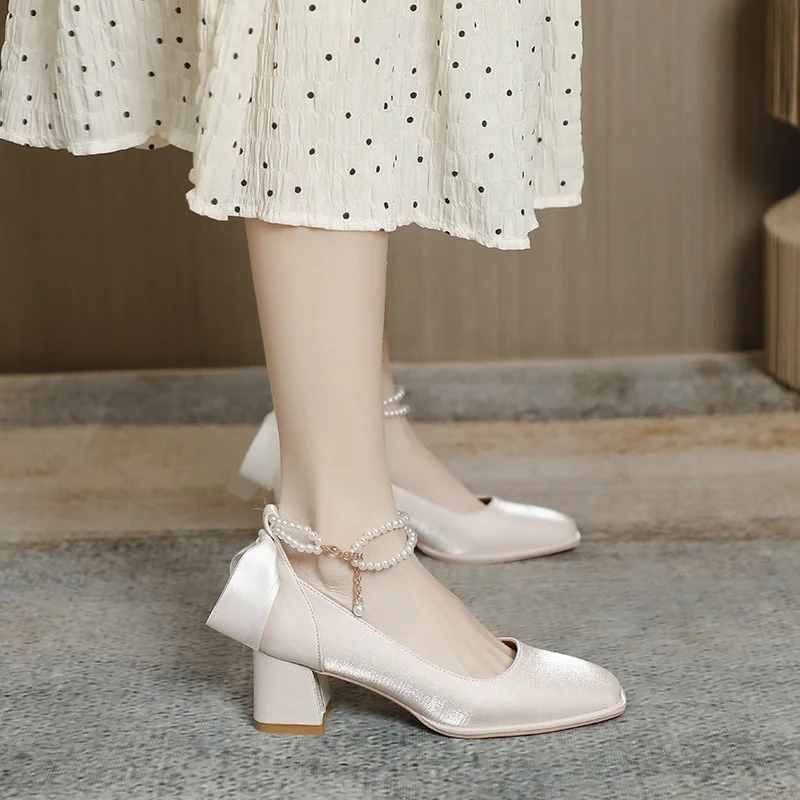 Bride Shoes Women Sandal Red Wedding 2022 Designer Flat Pearl Decoration Mid-Heel Chaussure Luxury Pump
Bride Shoes Women Sandal Red Wedding 2022 Designer Flat Pearl Decoration Mid-Heel Chaussure Luxury Pump