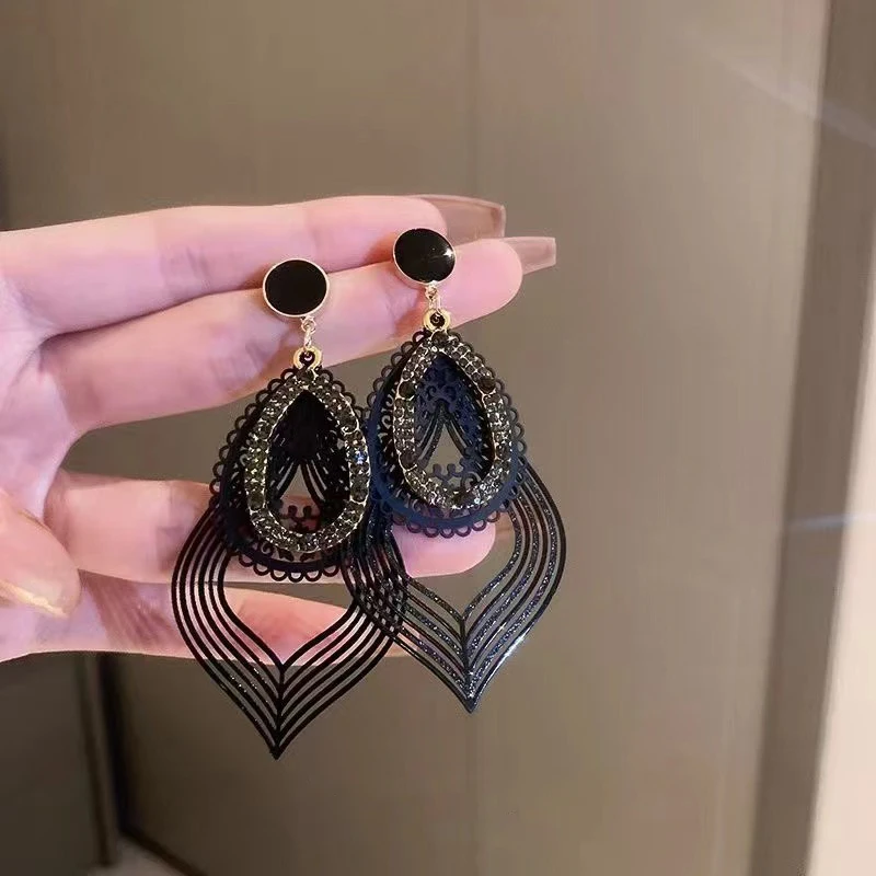 Black Elegant Retro Water Drop Pendant Earrings Personality Multilayer Fashion Women Earrings Exaggerate Wedding Party Jewelry
Black Elegant Retro Water Drop Pendant Earrings Personality Multilayer Fashion Women Earrings Exaggerate Wedding Party Jewelry