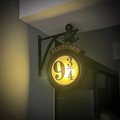 Wall Night Light LED Plastic Festival Creative Round Lamp Platform 9 3/4 Room Decor Harries Home Children's Fans Birthday Gift
Wall Night Light LED Plastic Festival Creative Round Lamp Platform 9 3/4 Room Decor Harries Home Children's Fans Birthday Gift