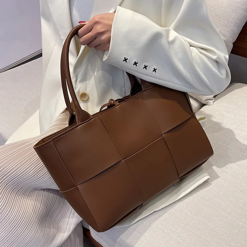 Handbags Spring 2022 Fashion Women's Designer Office Large Strap Short Handle Side Bag
Handbags Spring 2022 Fashion Women's Designer Office Large Strap Short Handle Side Bag