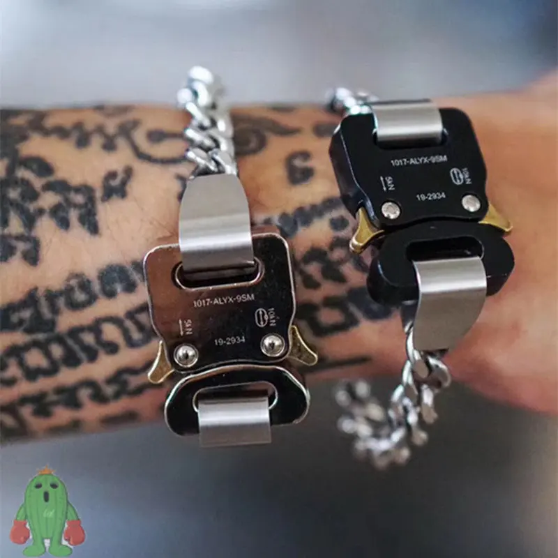 1017ALYX 9SM Necklace Industrial Fan Energy Metal Buckle Pendant Necklace Men's and Women's High Street Hip-Hop Accessories
1017ALYX 9SM Necklace Industrial Fan Energy Metal Buckle Pendant Necklace Men's and Women's High Street Hip-Hop Accessories