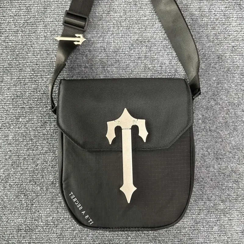 Luxury Brand London Trapstar Cobra T Bag Men Shoulder Street Fashion Women 1:1 High Quality Crossbody Bag Black Dropshipping
Luxury Brand London Trapstar Cobra T Bag Men Shoulder Street Fashion Women 1:1 High Quality Crossbody Bag Black Dropshipping
