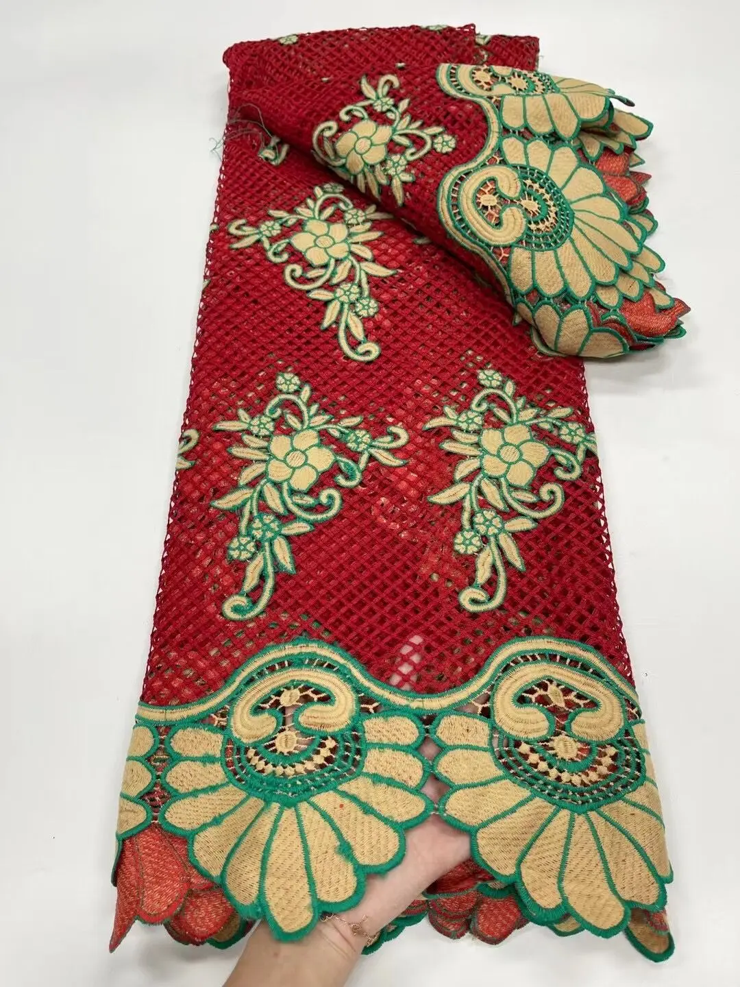 African Sequins Wax Lace Fabric Embroidery Nigerian Lace Fabrics 2021 High Quality Velvet Lace Fabric For Women
African Sequins Wax Lace Fabric Embroidery Nigerian Lace Fabrics 2021 High Quality Velvet Lace Fabric For Women