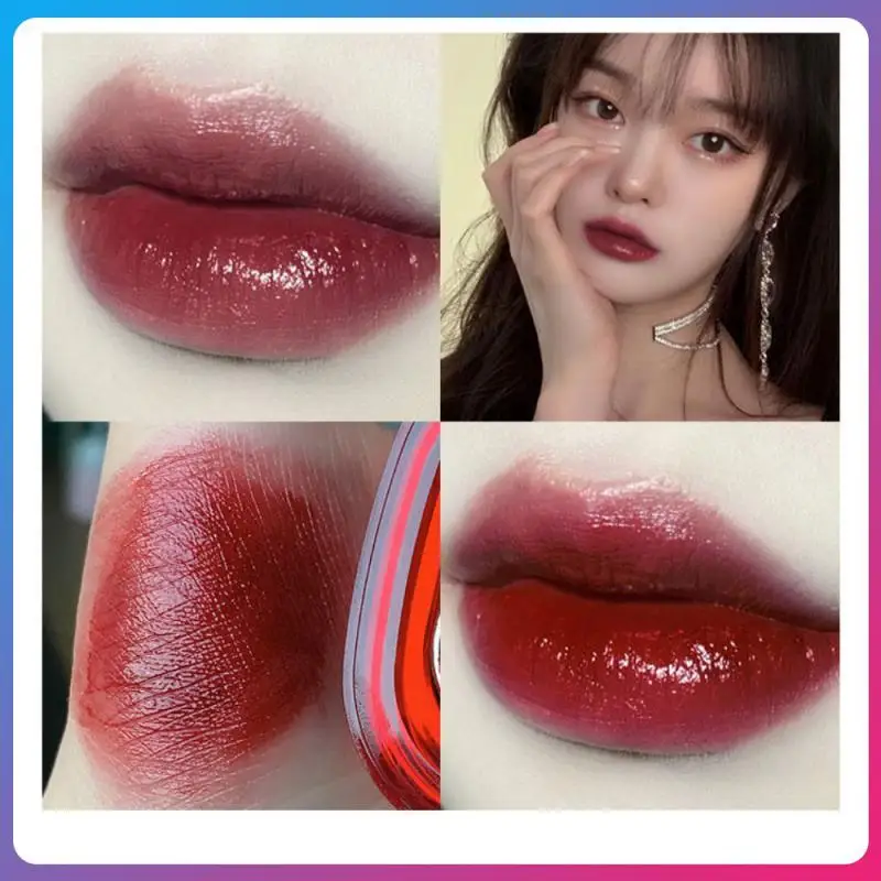 Блестящий красно-бархатный матовый блеск для губ
Блестящий красно-бархатный матовый блеск для губ