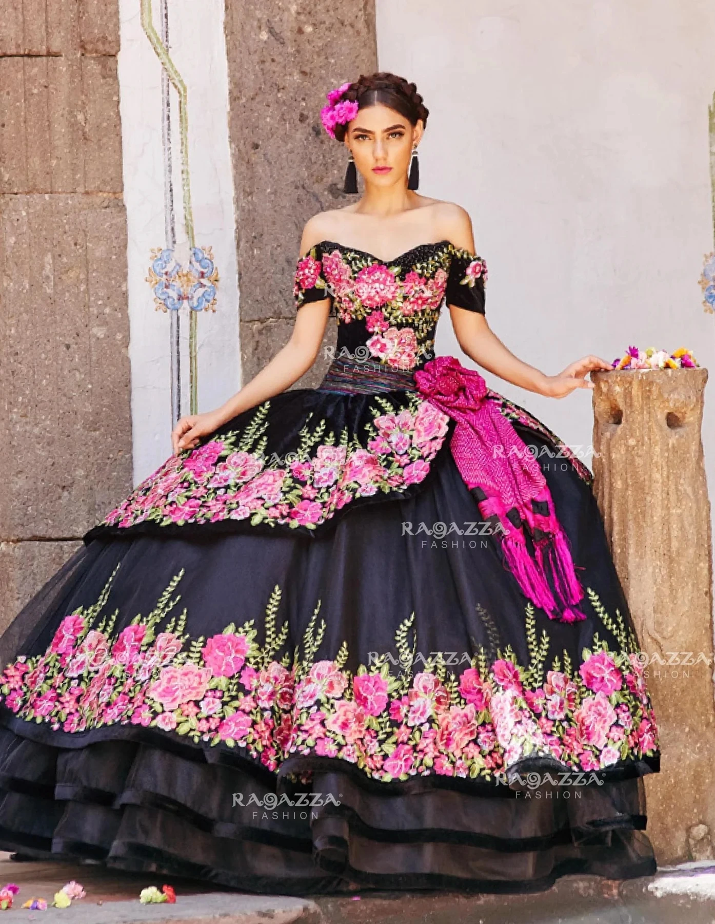 Black Charro Quinceanera Dresses Ball Gown Off The Shoulder Tulle Appliques Puffy Mexican Sweet 16 Dresses 15 Anos
Black Charro Quinceanera Dresses Ball Gown Off The Shoulder Tulle Appliques Puffy Mexican Sweet 16 Dresses 15 Anos